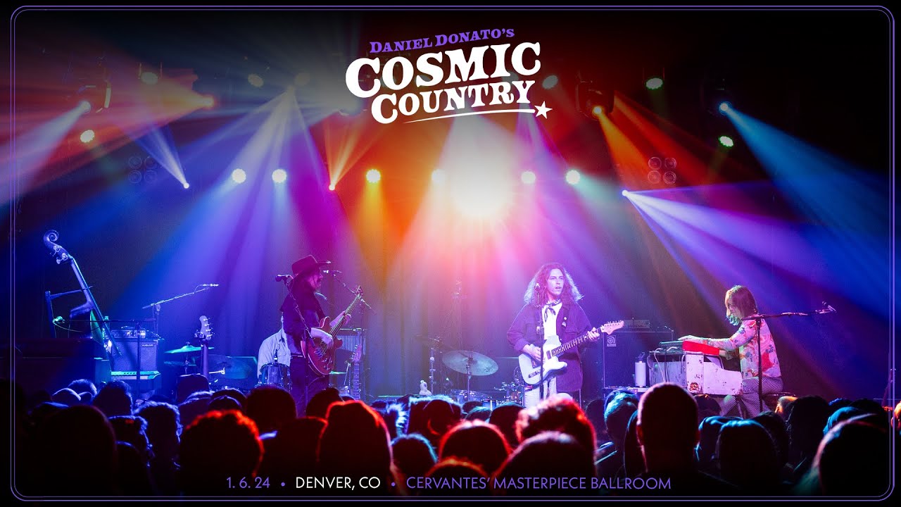Crowd at a Daniel Donato's Cosmic Country show